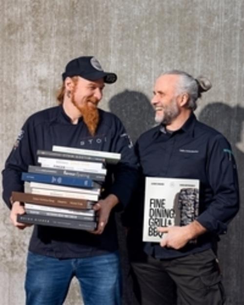 Fine Dining Grill & BBQ: Glut, Rauch, Asche. Ein besonderes und edles Kochbuch - 60 herausragende Gerichte: Barbecue-Kultur mit High-End-Kochtechniken. Ausgezeichnet mit der GAD Goldmedaille