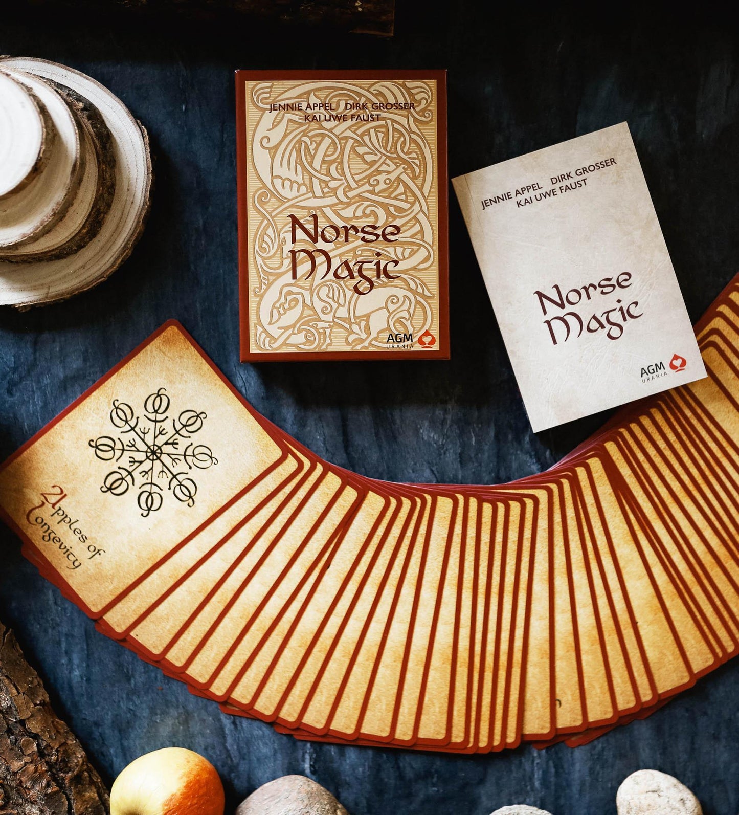 Buchcover: Norse Magic (english oracle cards)