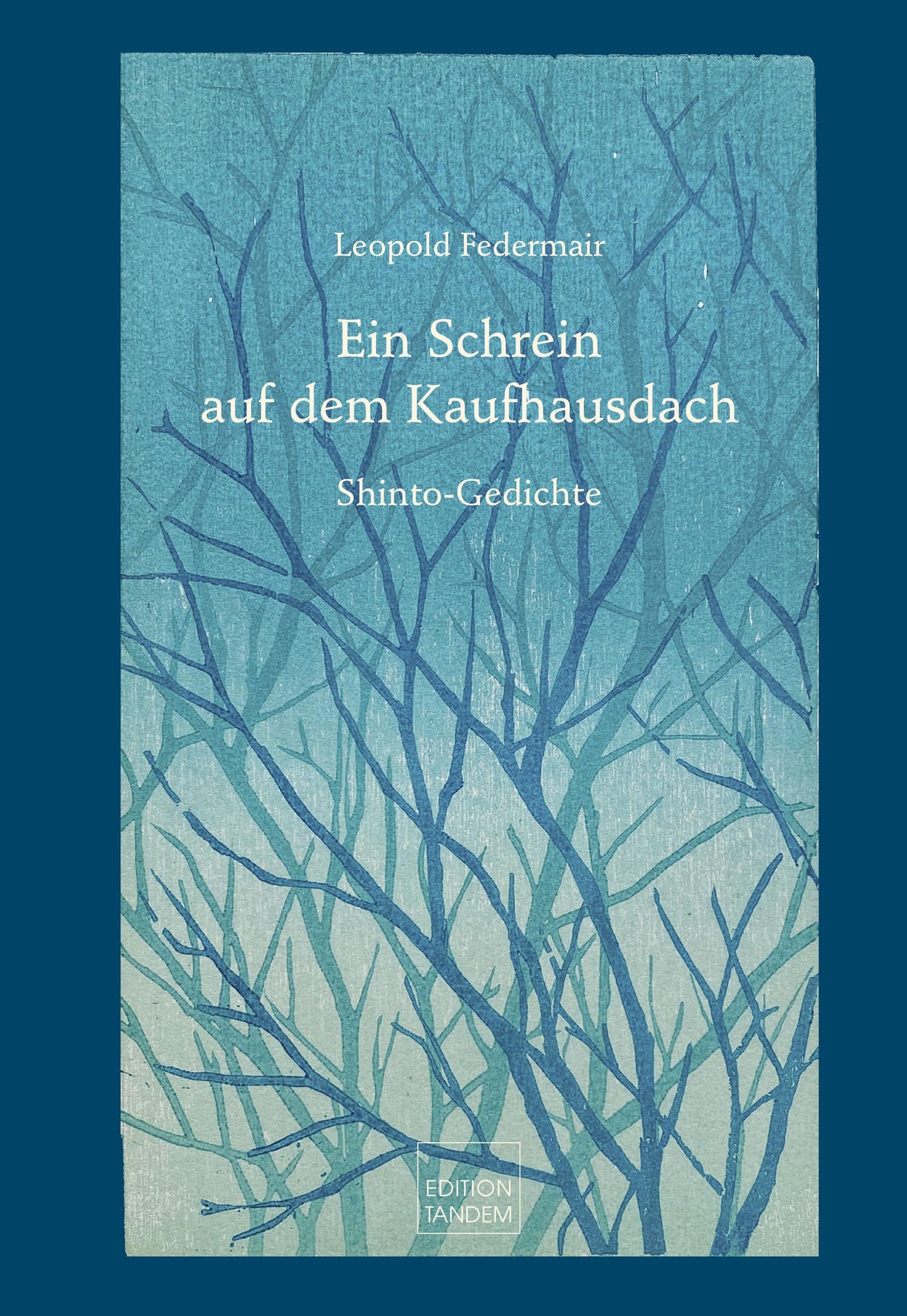Ein Schrein auf dem Kaufhausdach